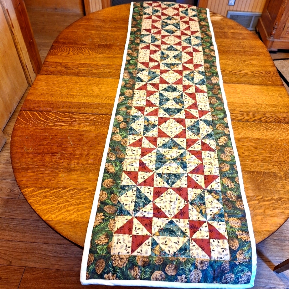"Christmas Pine Cone Border" Table Runner, NWT
